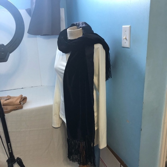 Beautiful Scarf /shoulder wrap - Picture 6 of 6